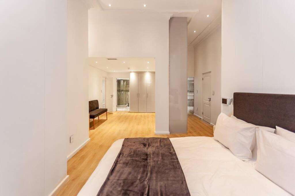 Apartment 2 Bed Masterpiece In The City Address On Adderley Cape Town